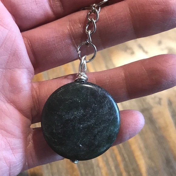 Handcrafted wire wrapped faux stone keychain - Picture 3 of 5